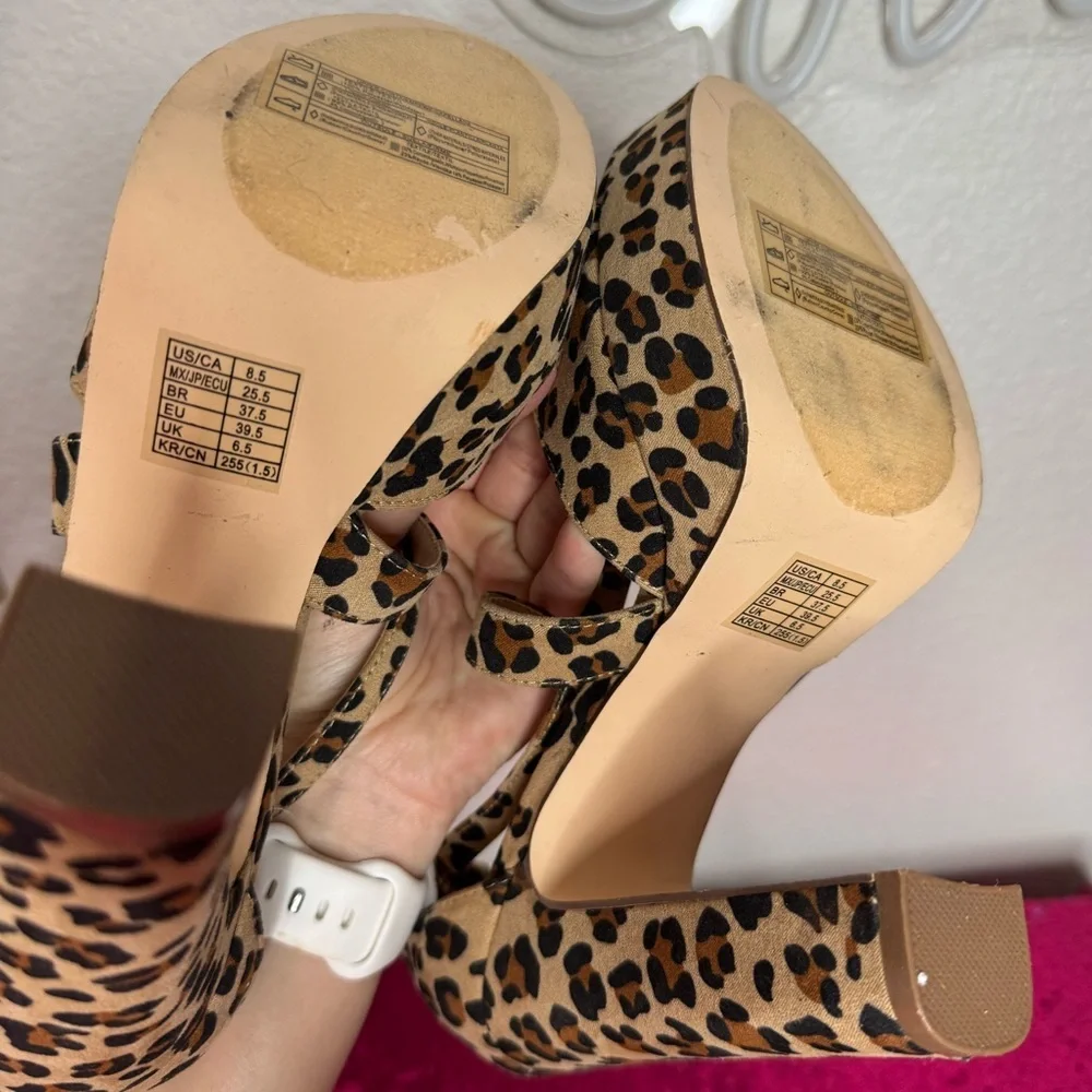 NEW w/Tags 🏷️ F21 Tan Leopard Print Chunky Platform Heels (Women’s Size 8.5)